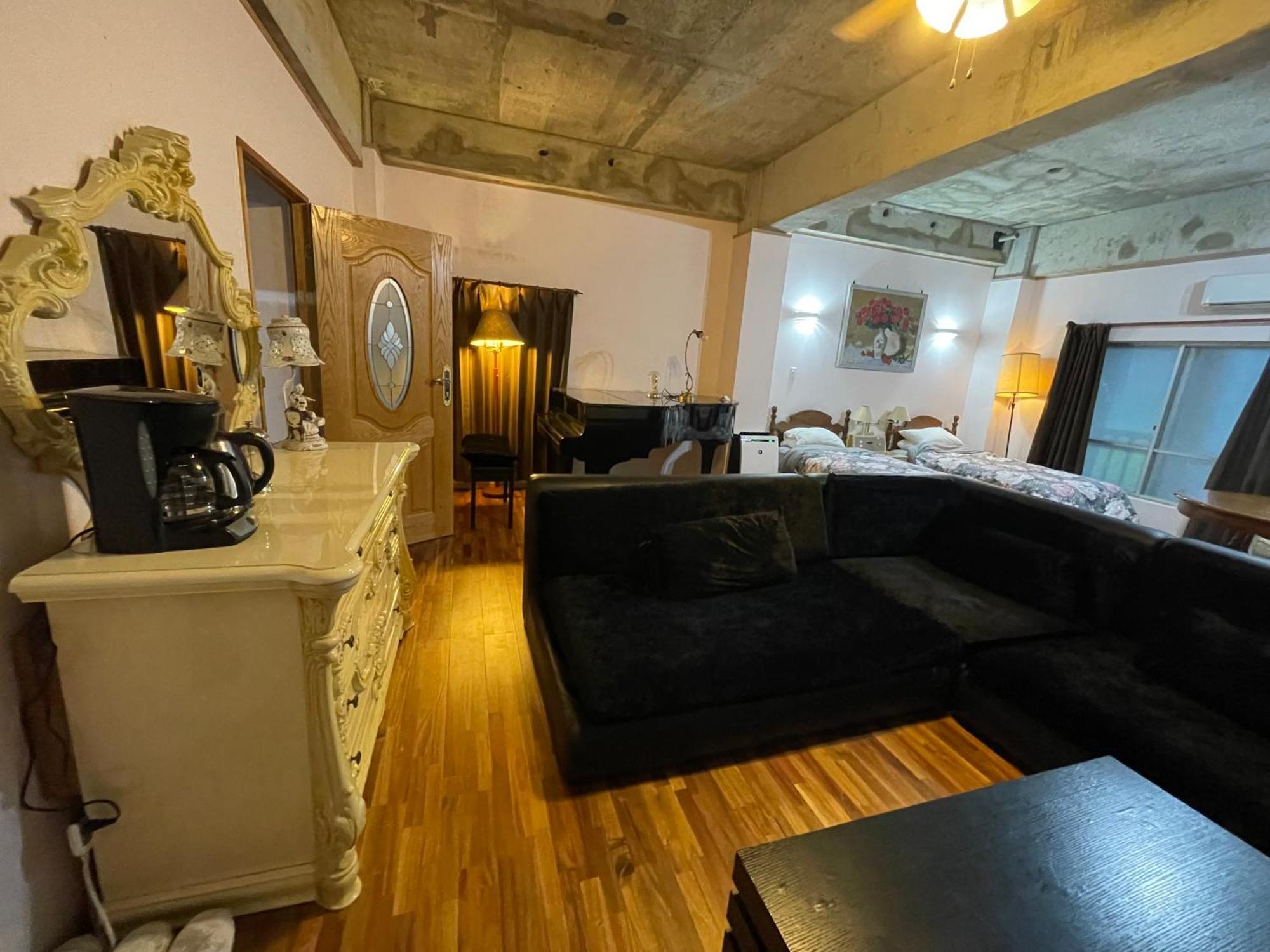 Guest House Koza Gate2 Okinawa ภายนอก รูปภาพ