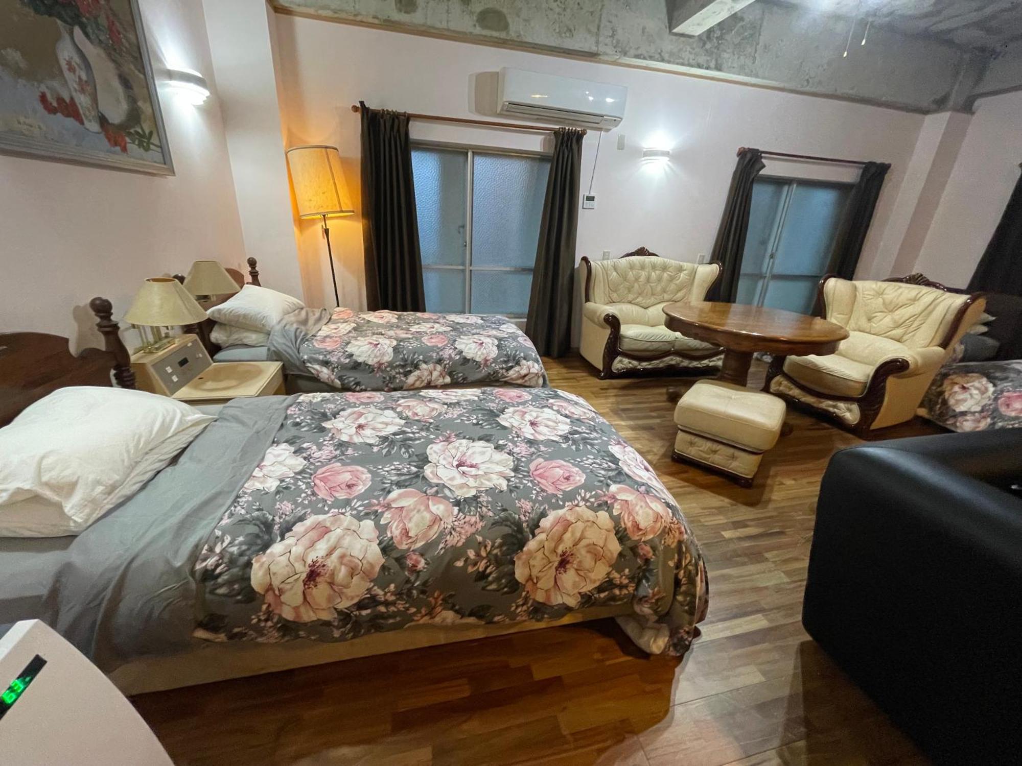 Guest House Koza Gate2 Okinawa ภายนอก รูปภาพ
