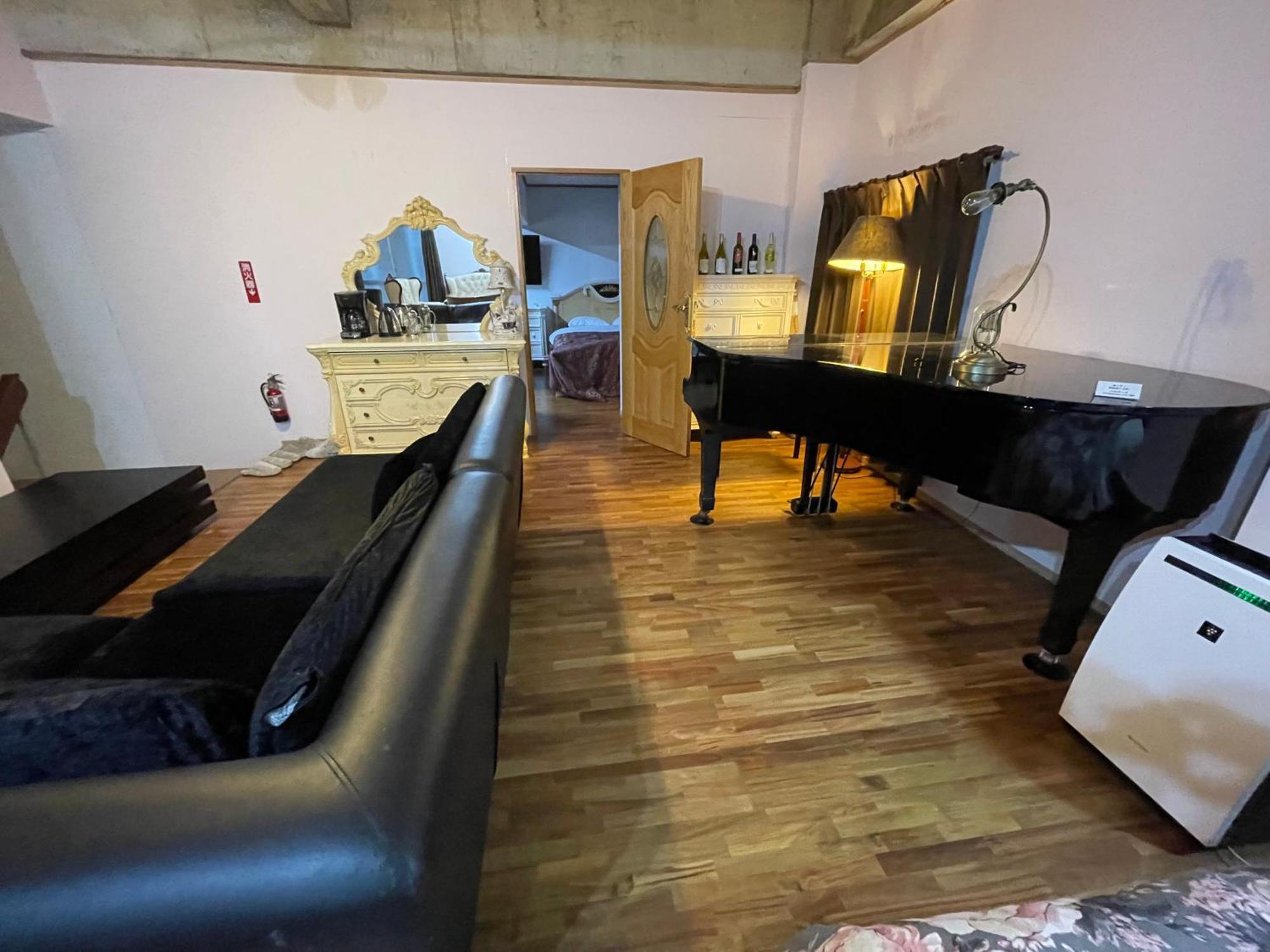 Guest House Koza Gate2 Okinawa ภายนอก รูปภาพ