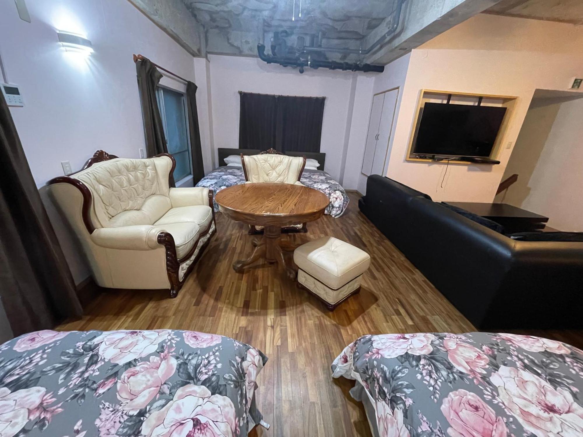 Guest House Koza Gate2 Okinawa ภายนอก รูปภาพ