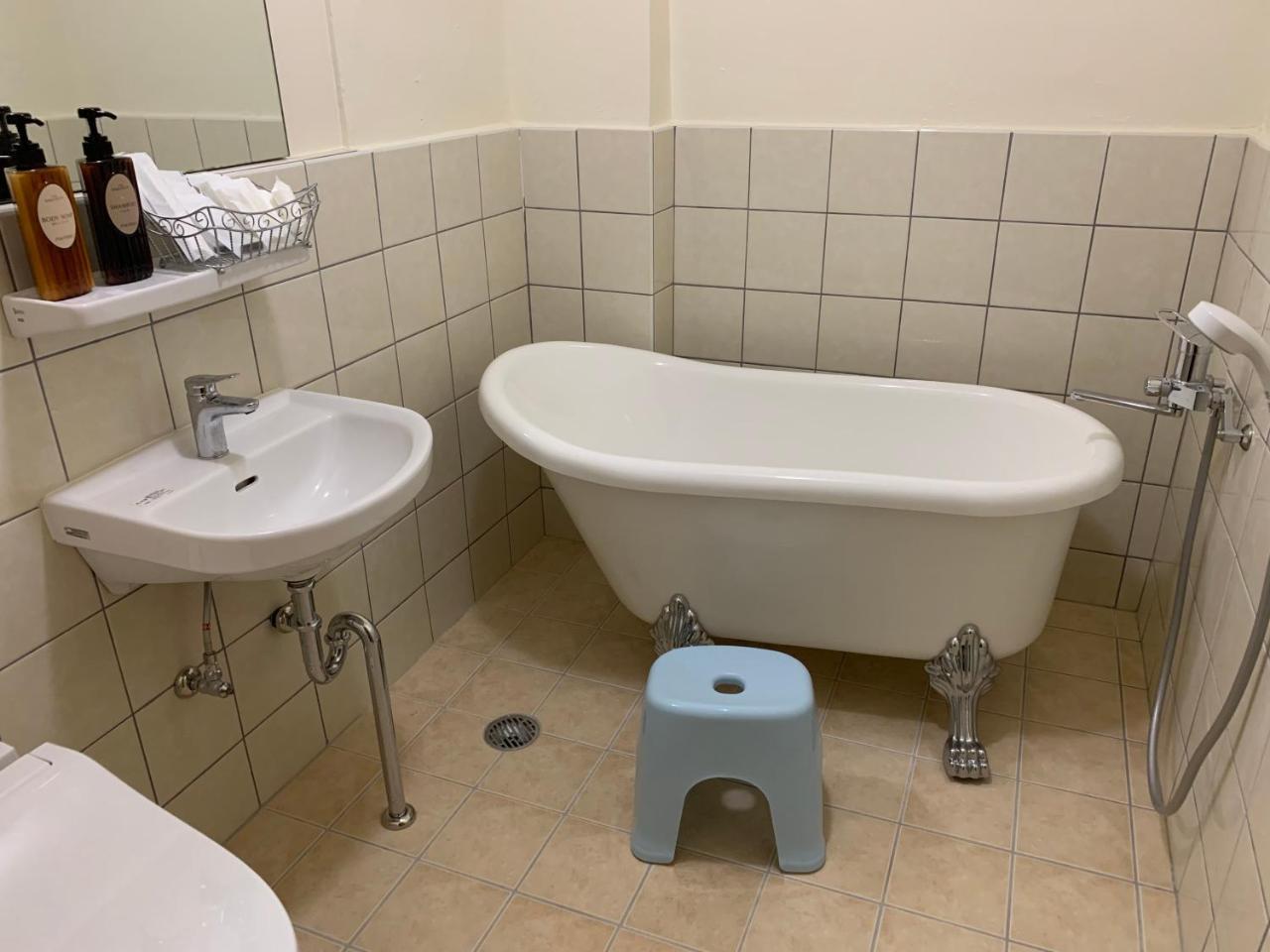 Guest House Koza Gate2 Okinawa ภายนอก รูปภาพ