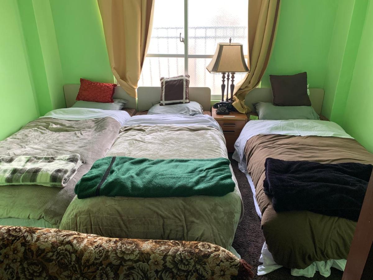 Guest House Koza Gate2 Okinawa ภายนอก รูปภาพ